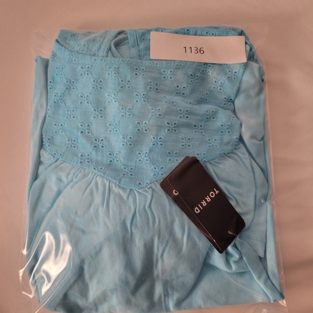 Torrid Cold Shoulder Top Womens 2 Blue Tie Dye Eyelet Lace Super Soft Short Slve - Picture 14 of 14